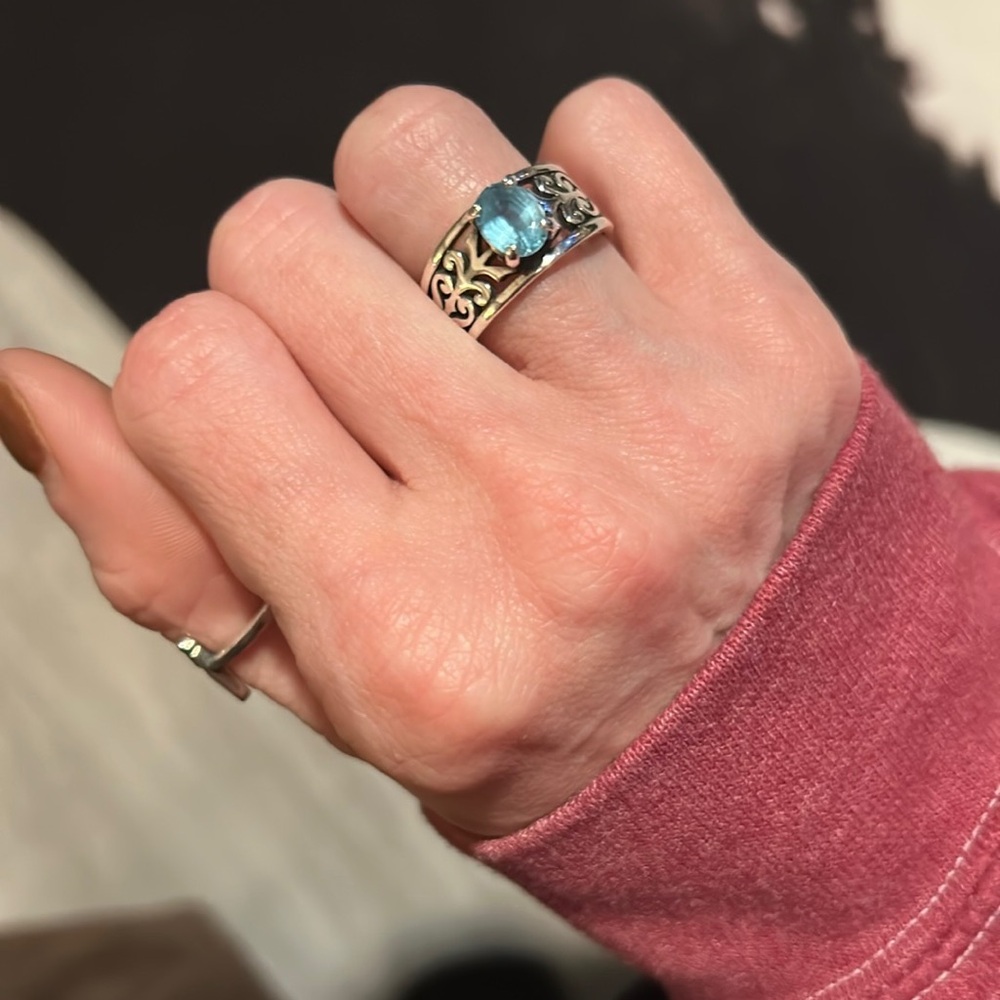🩵James Avery Sterling Silver Blue Topaz Ring🩵